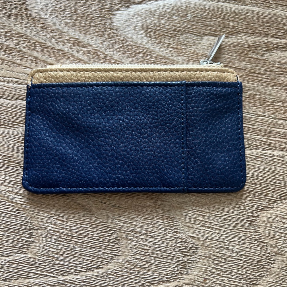 GAP credit card, money holder, like new, made materials 3 X 5.25"
